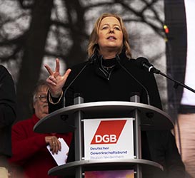Anti AFD Demonstration in Duisburg Bundestagspr&auml;sidentin B&auml;rbel Bas