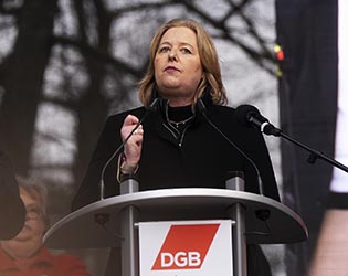 Anti AFD Demonstration in Duisburg Bundestagspr&auml;sidentin B&auml;rbel Bas