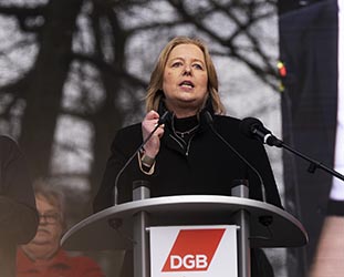 Anti AFD Demonstration in Duisburg Bundestagspr&auml;sidentin B&auml;rbel Bas