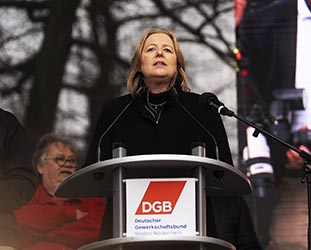 Anti AFD Demonstration in Duisburg Bundestagspr&auml;sidentin B&auml;rbel Bas