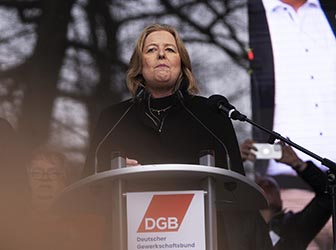 Anti AFD Demonstration in Duisburg Bundestagspr&auml;sidentin B&auml;rbel Bas
