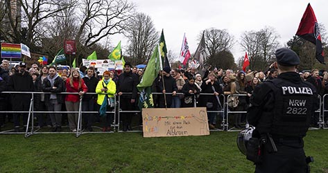 AFD Demonstration und Gegendemo im D&uuml;sseldorfer Zooviertel