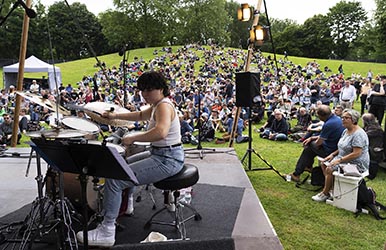 53. Moerser Musikfestival Bruna Cabral Drummer