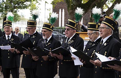 Bundestagspr&auml;sidentin B&auml;rbel Bas hat das Mahnmal Die Moorsoldaten eingeweiht.