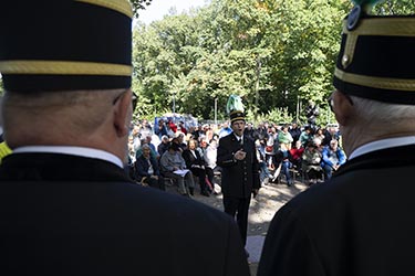 Bundestagspr&auml;sidentin B&auml;rbel Bas hat das Mahnmal Die Moorsoldaten eingeweiht.