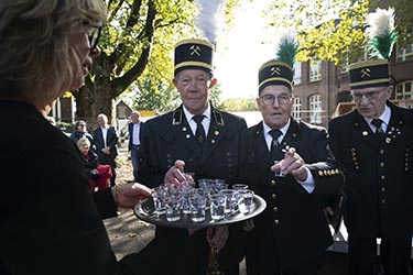 Bundestagspr&auml;sidentin B&auml;rbel Bas hat das Mahnmal Die Moorsoldaten eingeweiht.