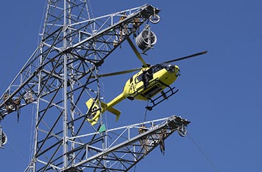 Helikoptereinsatz der Baufirma Omexom im Auftrag von Amprion.