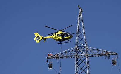Helikoptereinsatz der Baufirma Omexom im Auftrag von Amprion.