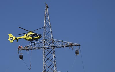 Helikoptereinsatz der Baufirma Omexom im Auftrag von Amprion.