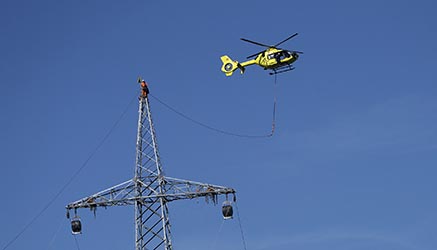 Helikoptereinsatz der Baufirma Omexom im Auftrag von Amprion.