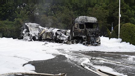 LKW-Brand auf dem Hotelparkplatz von Van der Valk