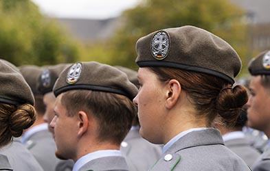 Historisches Bundeswehr-Gel&ouml;bnis vor dem NRW-Landtag